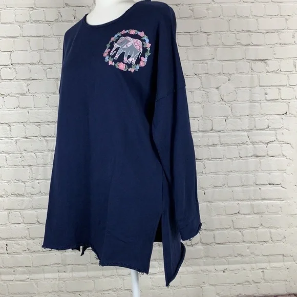 Crown & Ivy 3/4 Raw Edge Ellie Sweeper Top Navy M - Picture 7 of 13